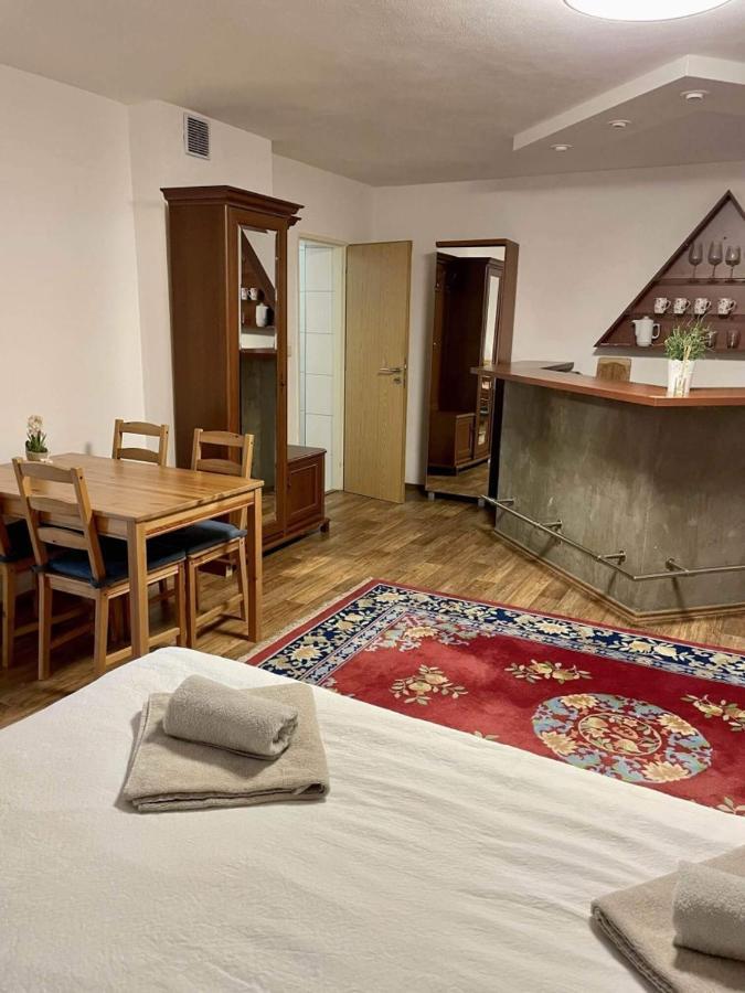 Apartman Lipa Mikulov Buitenkant foto