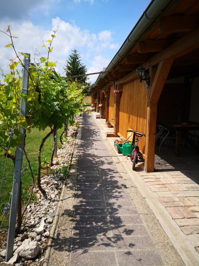 Apartman Lipa Mikulov Buitenkant foto