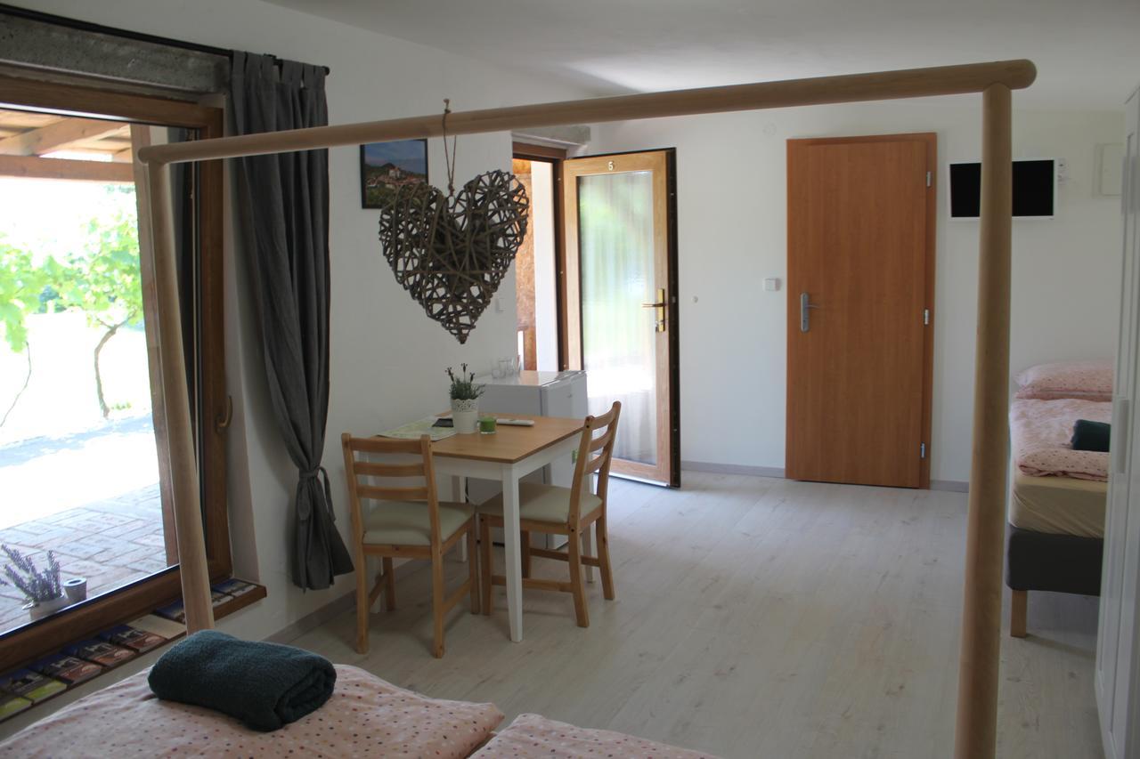 Apartman Lipa Mikulov Buitenkant foto