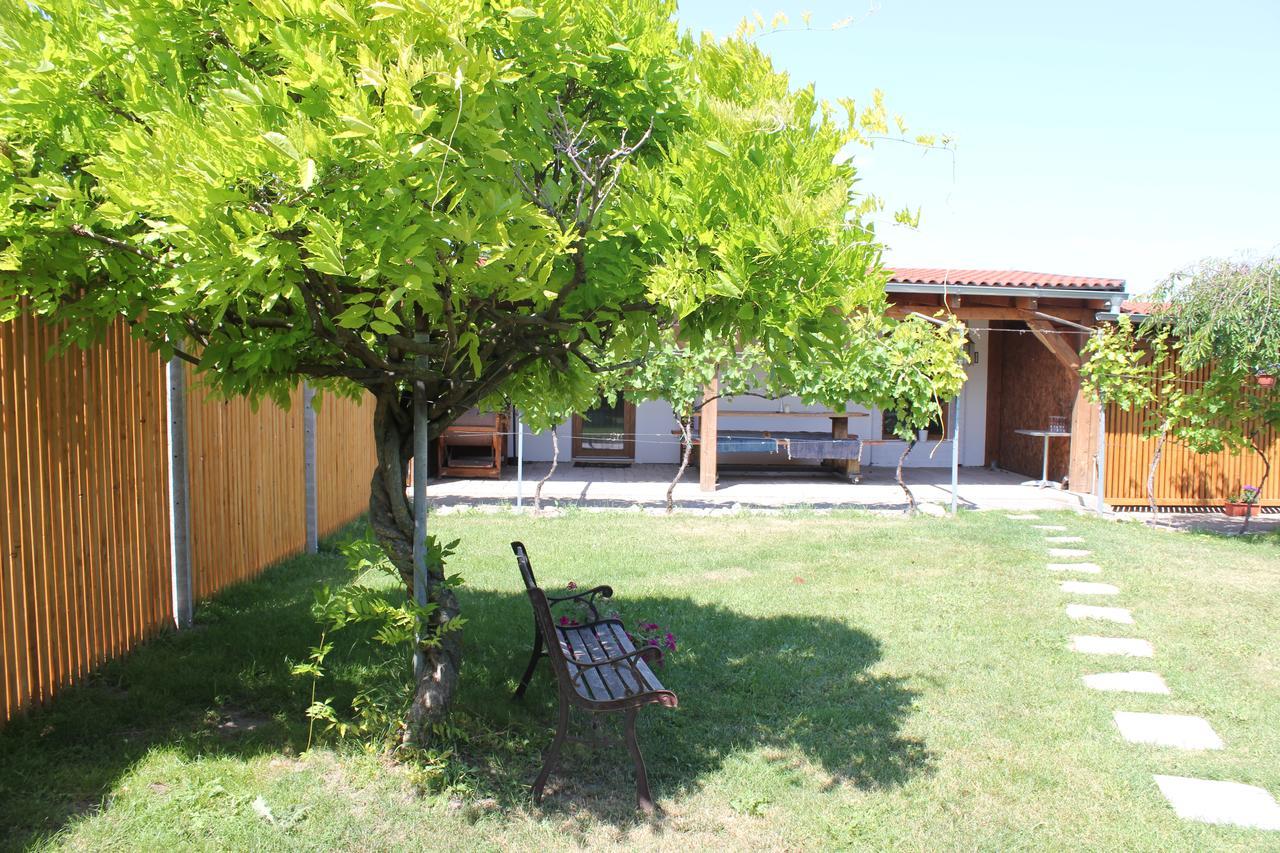 Apartman Lipa Mikulov Buitenkant foto